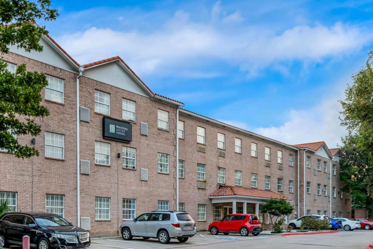 Hotel Exterior at MainStay Suites Addison-Dallas