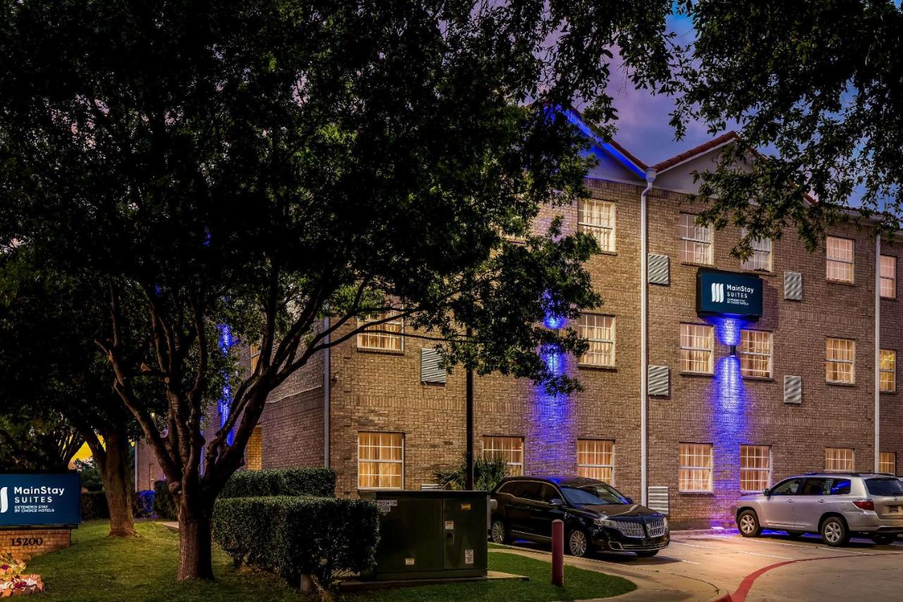Evening Exterior at MainStay Suites Addison-Dallas