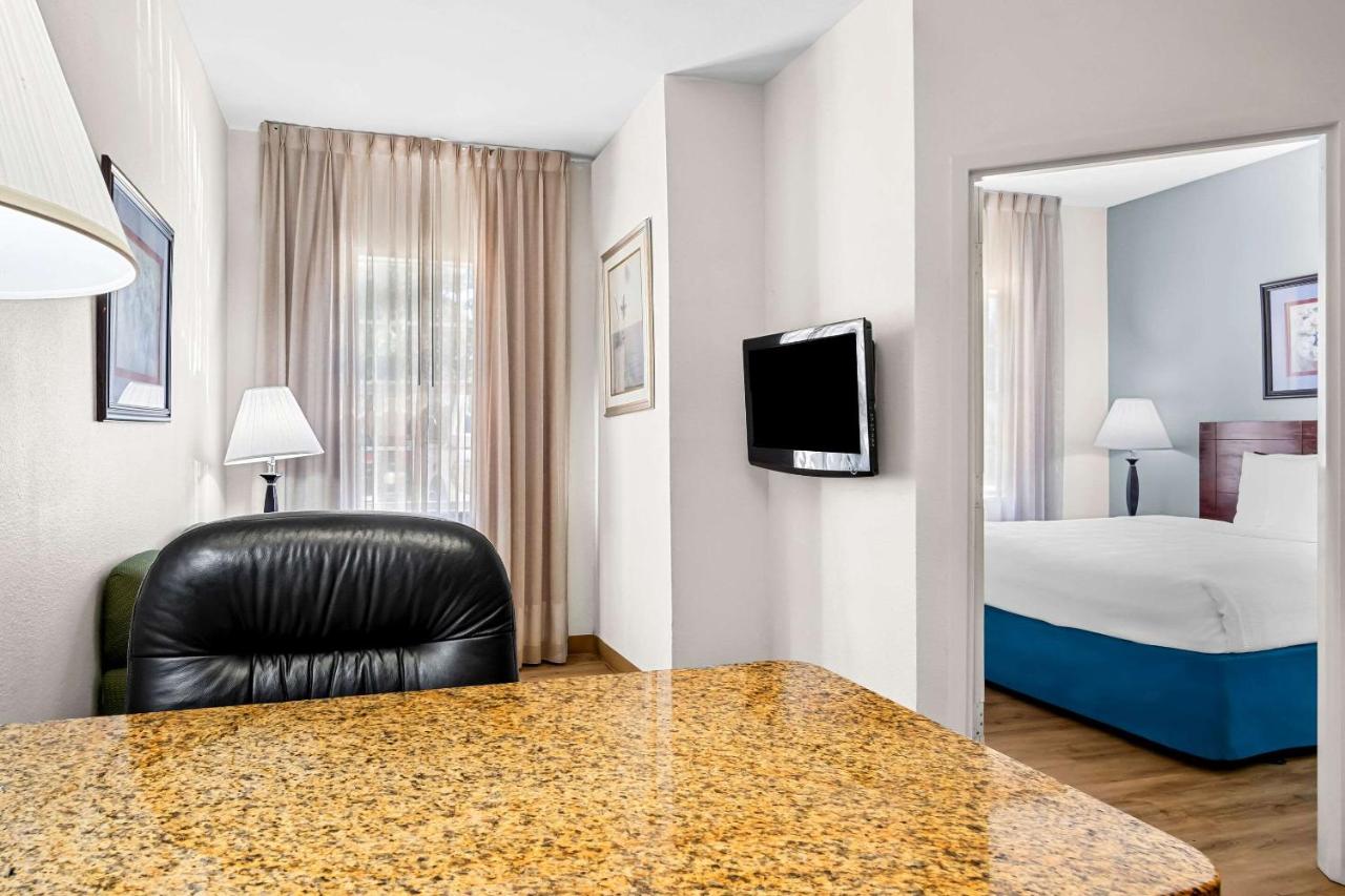 Queen Suite Workspace at MainStay Suites Addison-Dallas