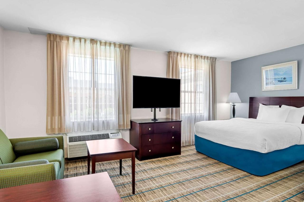 1 King Bed, 1 Room Suite