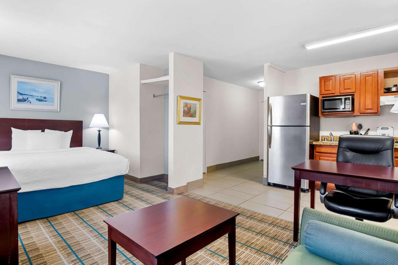 Open-Plan Suite at MainStay Suites Addison-Dallas