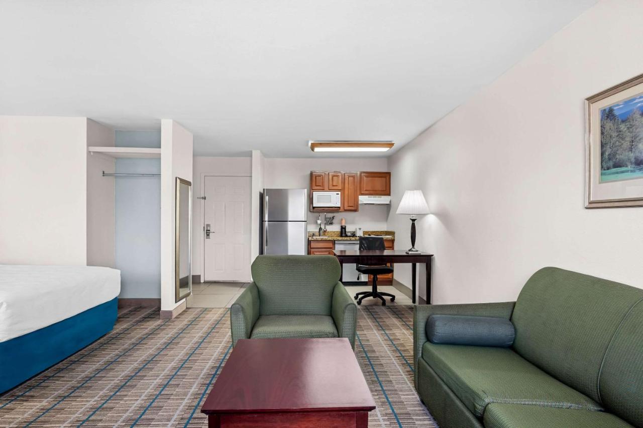 Family Suite Living Area at MainStay Suites Addison-Dallas