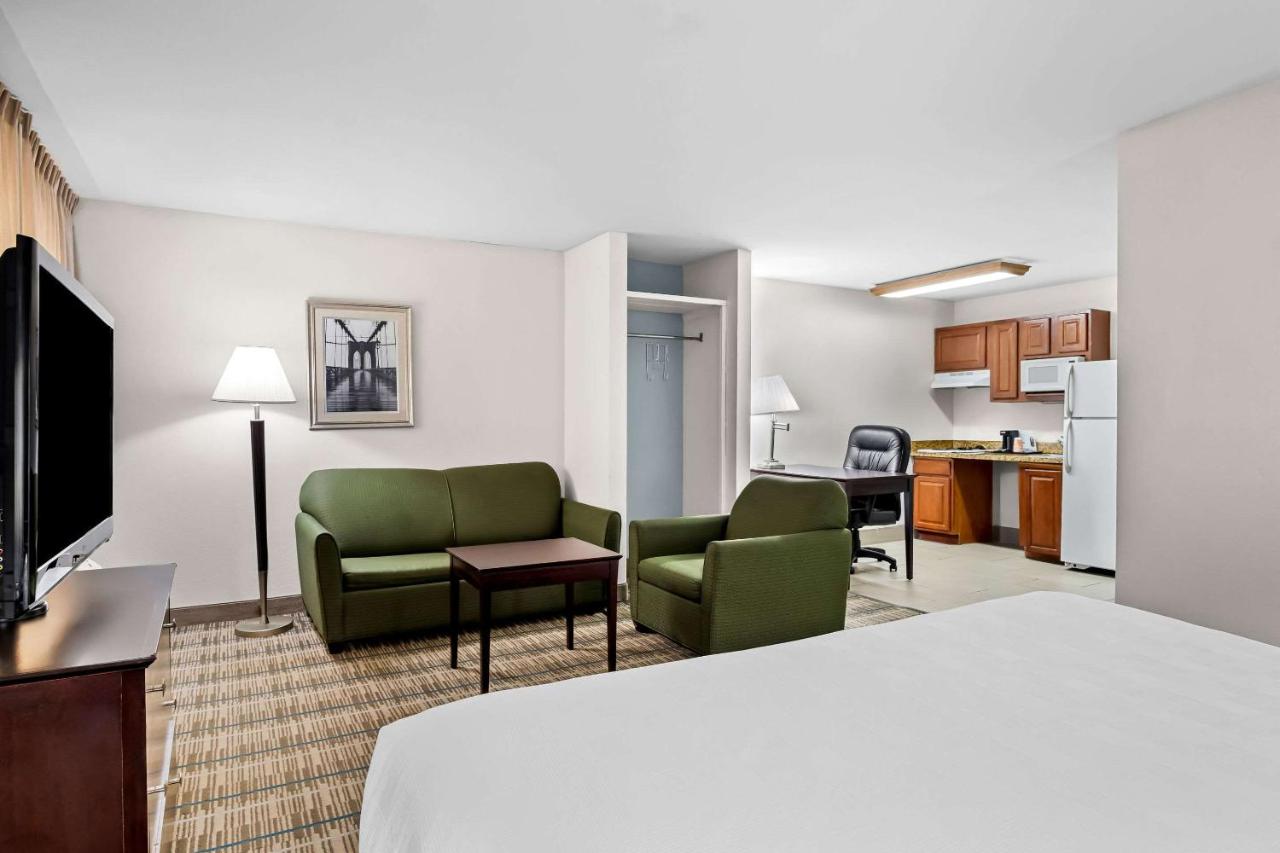Extended-Stay Suite at MainStay Suites Addison-Dallas